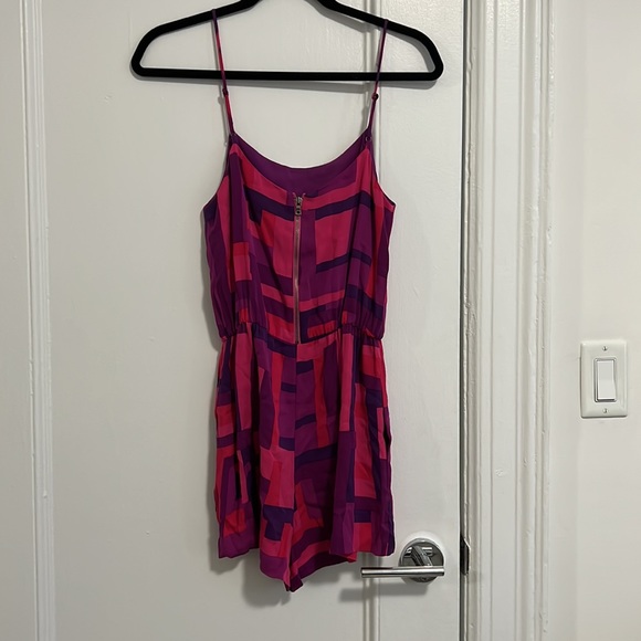 Alice + Olivia mod print silk romper - Picture 3 of 7